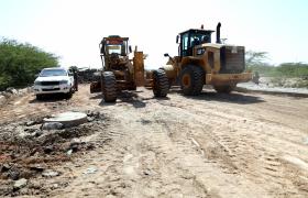 شركة الخضيري للمقاولات تدشّن أعمال سفلتة شوارع مديرية لودر بدعم من العميد ناصر عبدربه